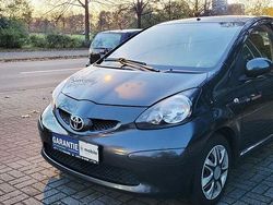 Grau Gebraucht 2007 Toyota Aygo City Kleinwagen | 2.890 € (Fairer Preis)