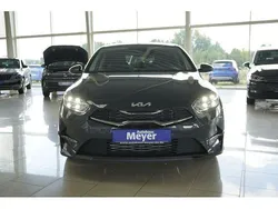 Pentametal Neu 2025 Kia Ceed Limousine | 21.910 € (Guter Preis)