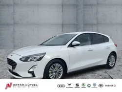 Weiß Gebraucht 2021 Ford Focus Titanium Limousine | 17.430 € (Guter Preis)