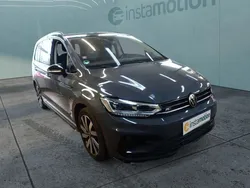 Grau Gebraucht 2021 VW Touran Highline Van / Kleinbus | 28.730 € (Fairer Preis)