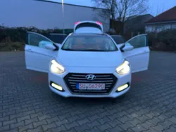 Weiß Gebraucht 2016 Hyundai i40 Premium Kombi | 14.550 € (Etwas zu teuer)
