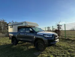 Grau Neu 2024 Toyota HiLux Travel Abholung | 67.389 €