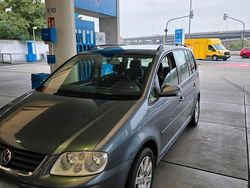 Grau Gebraucht 2004 VW Touran Van / Kleinbus | 3.200 € (Teuer)
