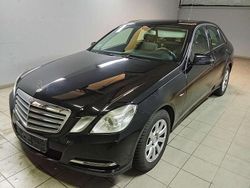 Schwarz/baltic black Gebraucht 2011 Mercedes E200 Limousine | 7.400 € (Superpreis)