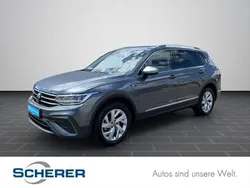 Platinum grey metallic (metallic) Gebraucht 2024 VW Tiguan Allspace Life SUV | 38.900 € (Etwas zu teuer)