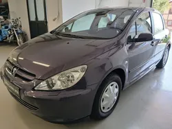 Violett Gebraucht 2002 Peugeot 307 Limousine | 2.990 € (Etwas zu teuer)