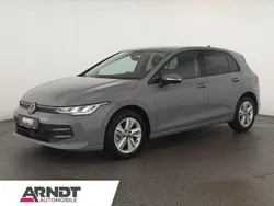Mondsteingrau Gebraucht 2025 VW Golf VIII Life Limousine | 27.984 € (Guter Preis)