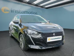 Schwarz Gebraucht 2022 Peugeot e-208 Kleinwagen | 17.249 €
