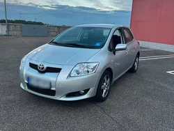 Silber Gebraucht 2007 Toyota Auris Limousine | 3.600 € (Fairer Preis)