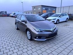 Grau Gebraucht 2017 Toyota Auris Hybrid Comfort Limousine | 13.950 € (Fairer Preis)