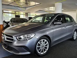 Grau Gebraucht 2017 Mercedes B180 Van / Kleinbus | 22.990 € (Fairer Preis)