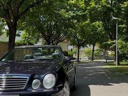Blau Gebraucht 2000 Mercedes CLK230 Elegance Cabrio | 11.000 €