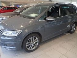 Grau Gebraucht 2023 VW Touran Highline Van / Kleinbus | 31.980 € (Fairer Preis)