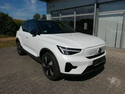 Weiß Gebraucht 2023 Volvo XC40 Plus SUV | 39.999 € (Teuer)