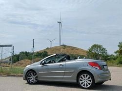 Gold Gebraucht 2011 Peugeot 207 CC Cabrio | 3.600 € (Etwas zu teuer)