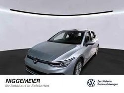 Reflexsilber metallic (metallic) Gebraucht 2021 VW Golf VIII Life Limousine | 18.890 € (Fairer Preis)