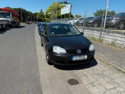 Schwarz Gebraucht 2004 VW Golf V Kleinwagen | 2.500 €
