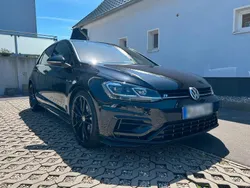 Schwarz Gebraucht 2019 VW Golf VII R Kleinwagen | 31.500 €