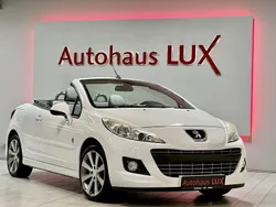 Weiß Gebraucht 2012 Peugeot 207 CC Roland Garros Cabrio | 6.990 € (Etwas zu teuer)