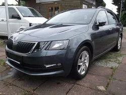 Grau Gebraucht 2020 Skoda Octavia Tour Kombi | 12.400 € (Superpreis)