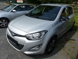 Silber Gebraucht 2015 Hyundai i20 Classic Limousine | 4.990 €
