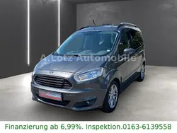 Grau Gebraucht 2016 Ford Tourneo Courier Titanium Van / Kleinbus | 9.490 € (Fairer Preis)