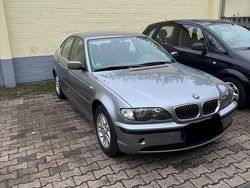 Grau Gebraucht 2004 BMW 320 Limousine | 4.200 € (Fairer Preis)