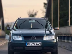 Blau Gebraucht 2000 VW Bora Trendline Limousine | 2.900 € (Teuer)