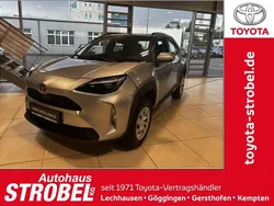 Schimmering silber metallic Neu 2025 Toyota Yaris Cross Business Edition SUV | 24.880 € (Guter Preis)