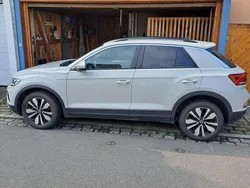 Grau Gebraucht 2023 VW T-Roc Move SUV | 20.200 € (Guter Preis)