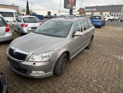 Beige Gebraucht 2012 Skoda Octavia Sport Kombi | 1.550 €
