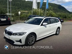 Mineralweiss Gebraucht 2022 BMW 330 Sport Line Kombi | 35.790 € (Fairer Preis)