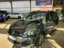 Indiumgrau Gebraucht 2015 VW Sharan Highline Van / Kleinbus | 26.600 € (Teuer)
