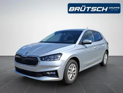 Brilliantsilber Gebraucht 2023 Skoda Fabia Ambition Limousine | 17.980 € (Fairer Preis)