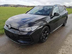 Grenadilschwarz metallic Neu 2024 VW Passat R-line Kombi | 50.990 € (Superpreis)