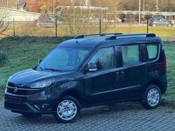Schwarz Gebraucht 2020 Fiat Doblò Lounge Van / Kleinbus | 11.000 € (Guter Preis)