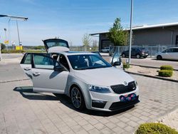 Grau Gebraucht 2016 Skoda Octavia RS Kombi | 8.888 € (Guter Preis)