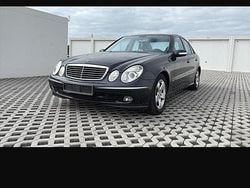Blau Gebraucht 2005 Mercedes E220 Avantgarde Limousine | 3.500 €