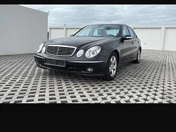 Blau Gebraucht 2005 Mercedes E220 Avantgarde Limousine | 3.500 €