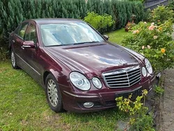 Rot Gebraucht 2007 Mercedes E200 Elegance Limousine | 5.990 € (Fairer Preis)