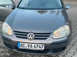 Grau Gebraucht 2005 VW Golf V Limousine | 1.500 €