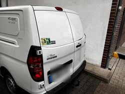 Weiß Gebraucht 2010 Hyundai H-1 Van | 1.600 €