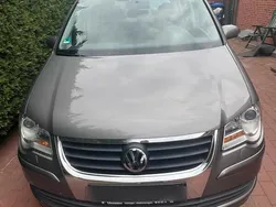 Grau Gebraucht 2007 VW Touran Van / Kleinbus | 6.000 € (Etwas zu teuer)