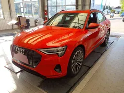 Catalunyarot metallic Gebraucht 2022 Audi e-tron S-Line SUV | 39.780 €