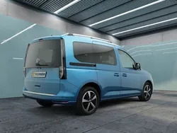 Blau Gebraucht 2022 VW Caddy Life Van / Kleinbus | 37.750 € (Teuer)