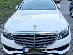 Weiß Gebraucht 2016 Mercedes E220 Avantgarde Limousine | 25.000 € (Fairer Preis)