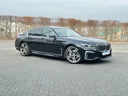 Black sapphire metallic Gebraucht 2020 BMW 745e M Sport Limousine | 47.890 € (Superpreis)