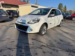 Weiß Gebraucht 2012 Renault Clio IV Authentique Limousine | 4.975 € (Fairer Preis)