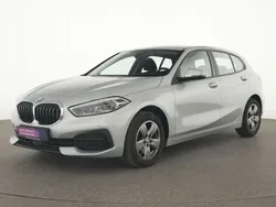 Glaciersilber Gebraucht 2021 BMW 118 Advantage Kleinwagen | 23.895 € (Fairer Preis)