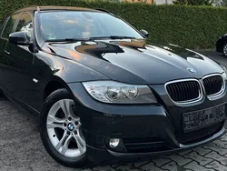 Black sapphire metallic Gebraucht 2012 BMW 318 Kombi | 9.990 € (Guter Preis)